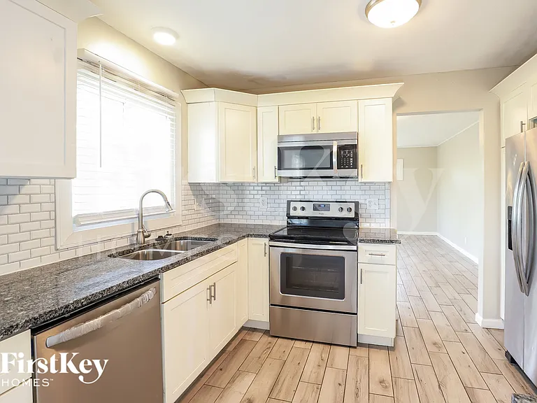 8712 Marty Ln — Photo 8