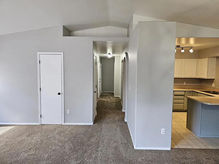 214 W Timothy St — Photo 4