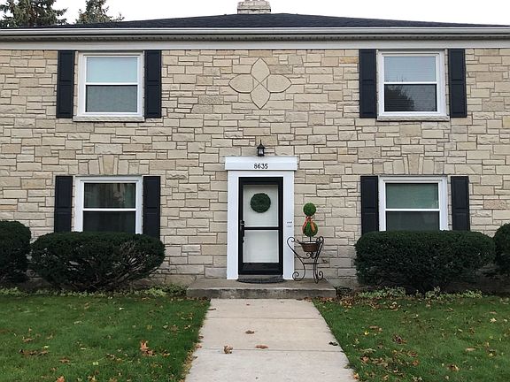 Front of 3-unit building