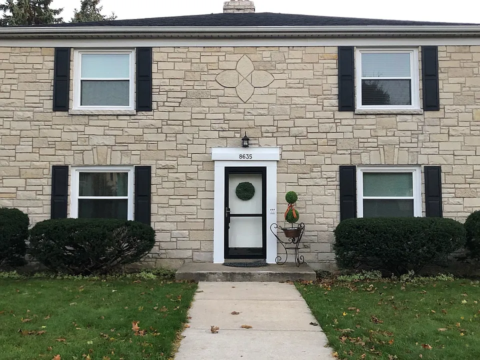 Front of 3-unit building