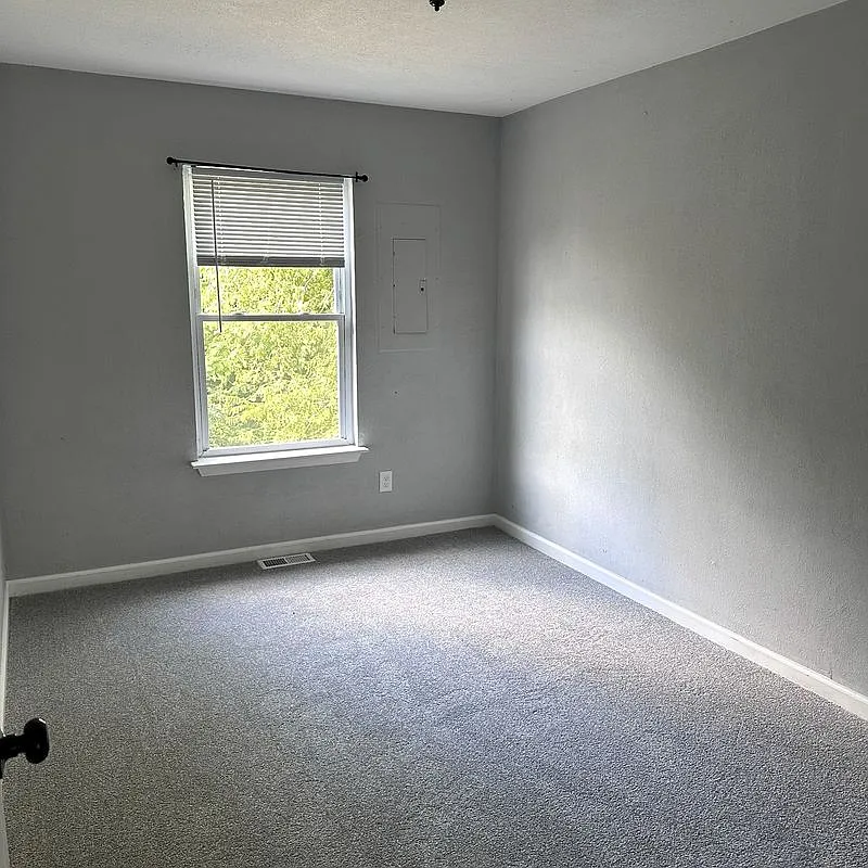 3 bed, 1.5 bath, 1500 sqft, $1,650 — Photo 3