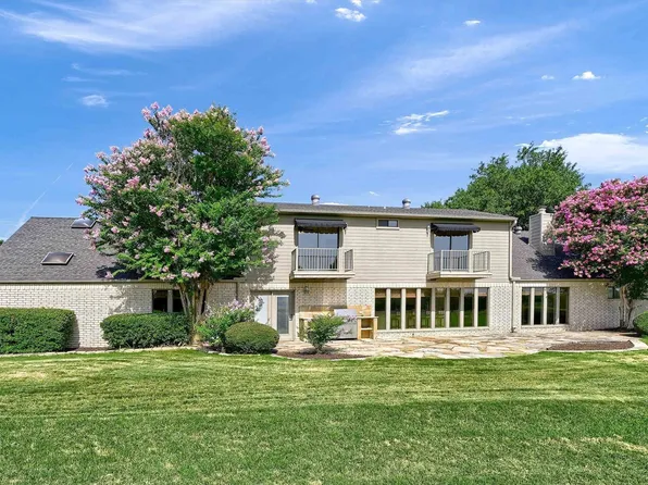 405 Navajo Trl, Lake Kiowa, TX 76240