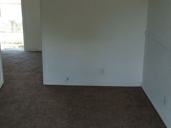 4th image of 1804 N Park St