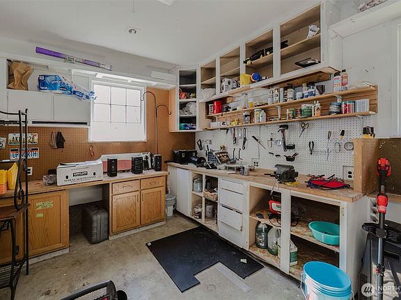 5th image of 739 SW Shannon Drive