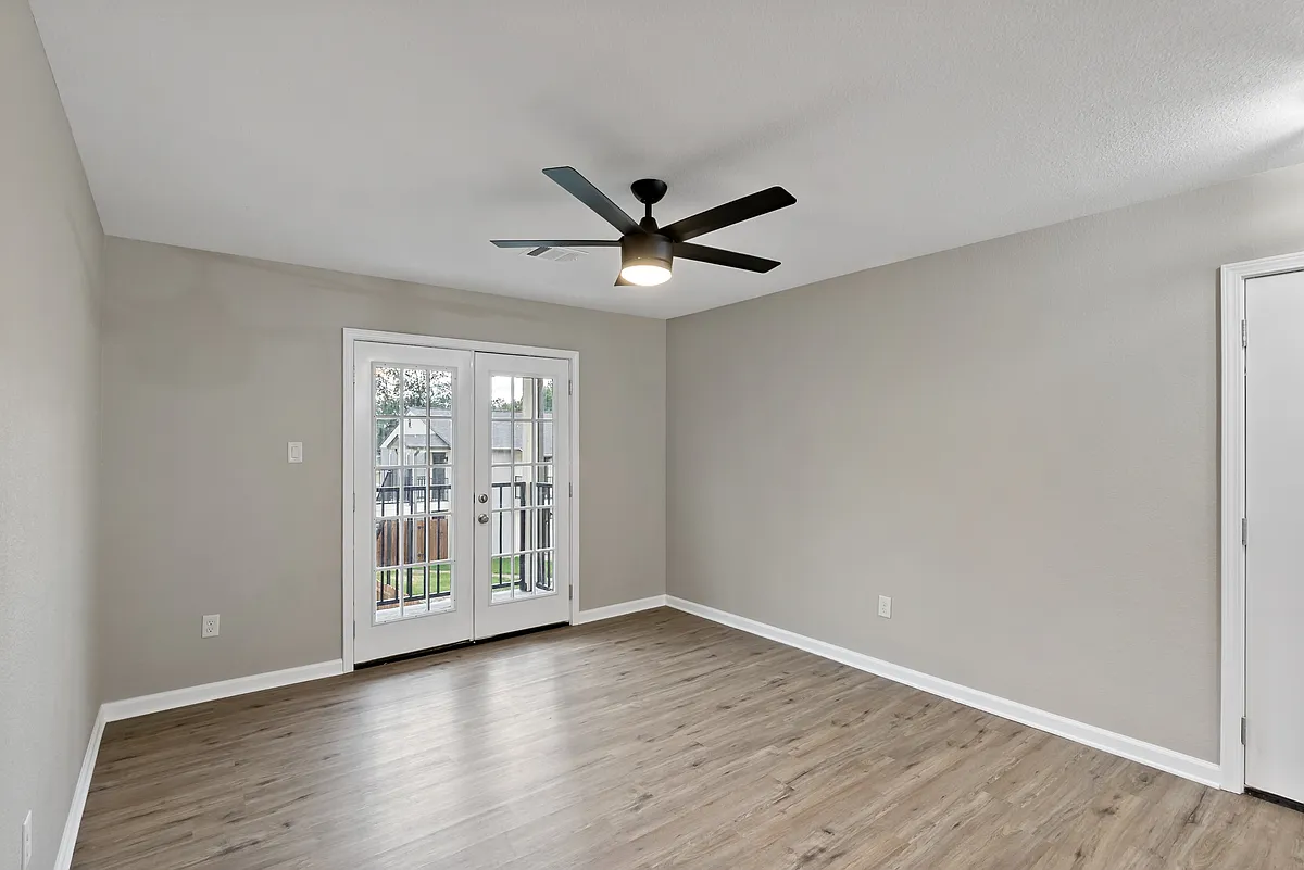 Building Photo - 700 S Sims Ave #122