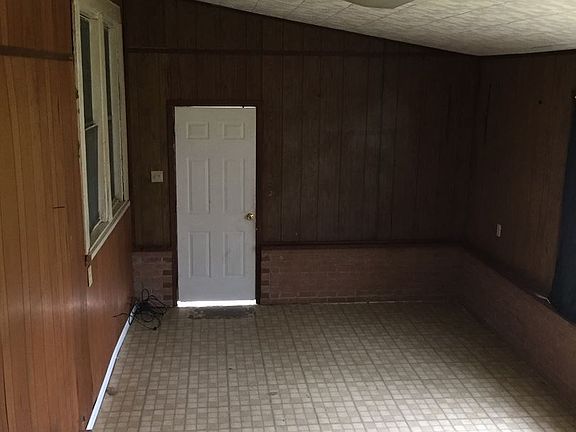 3rd image of 909 Modica St