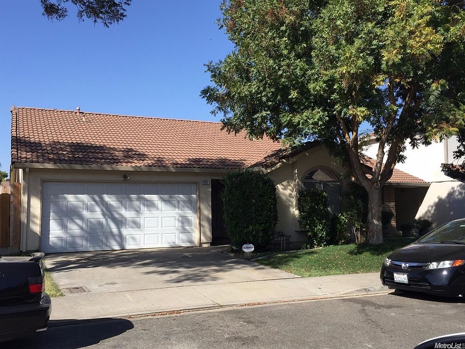 1st image of 3213 Suffolk Dr