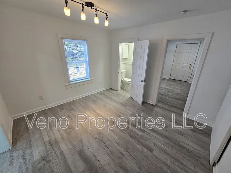 133 Bay St #A — Photo 5