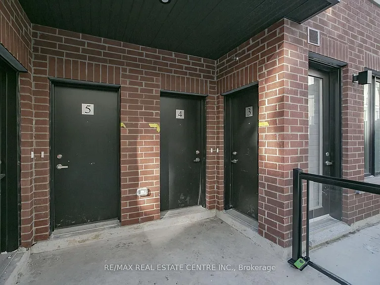 3556 Colonial Dr #4 — Photo 2