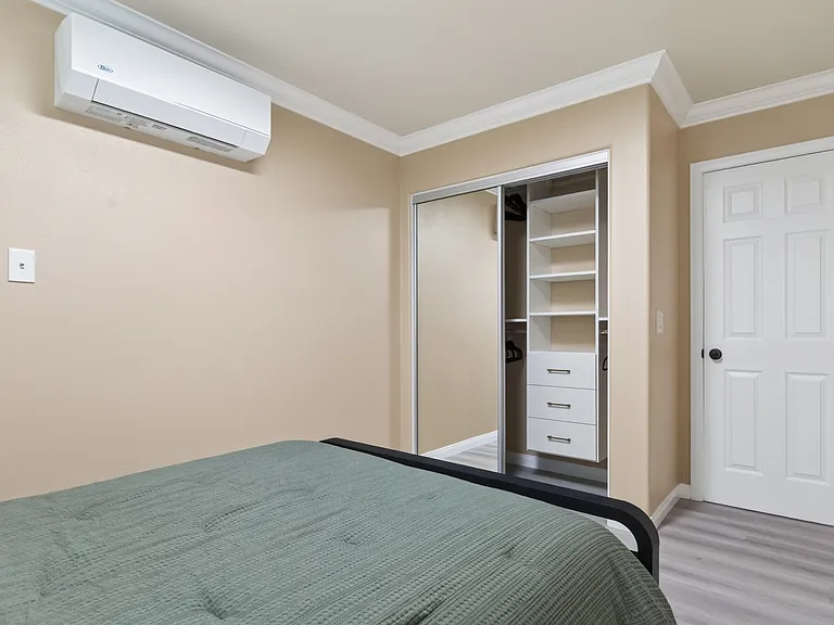 Bedroom w/custom closets