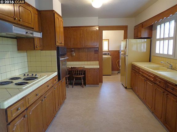 5th image of 501 W 4th St