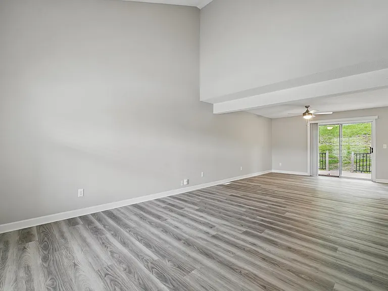 802 NE Barnes Dr #A — Photo 3