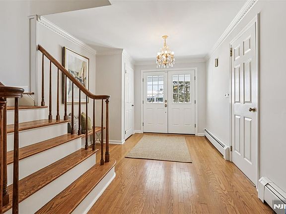 3rd image of 369 W Saddle River Rd