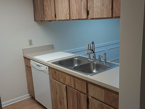 3rd image of 4810 S Dauphin Ave APT A11