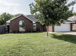 917 Brittany Dr, Denton, TX 76209