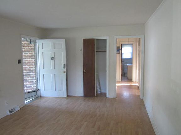 5th image of 132 Warren Ave