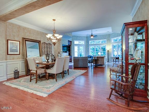 5th image of 19 Chadbourne St