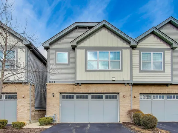 3223 Heritage Ln, Arlington Heights, IL 60004