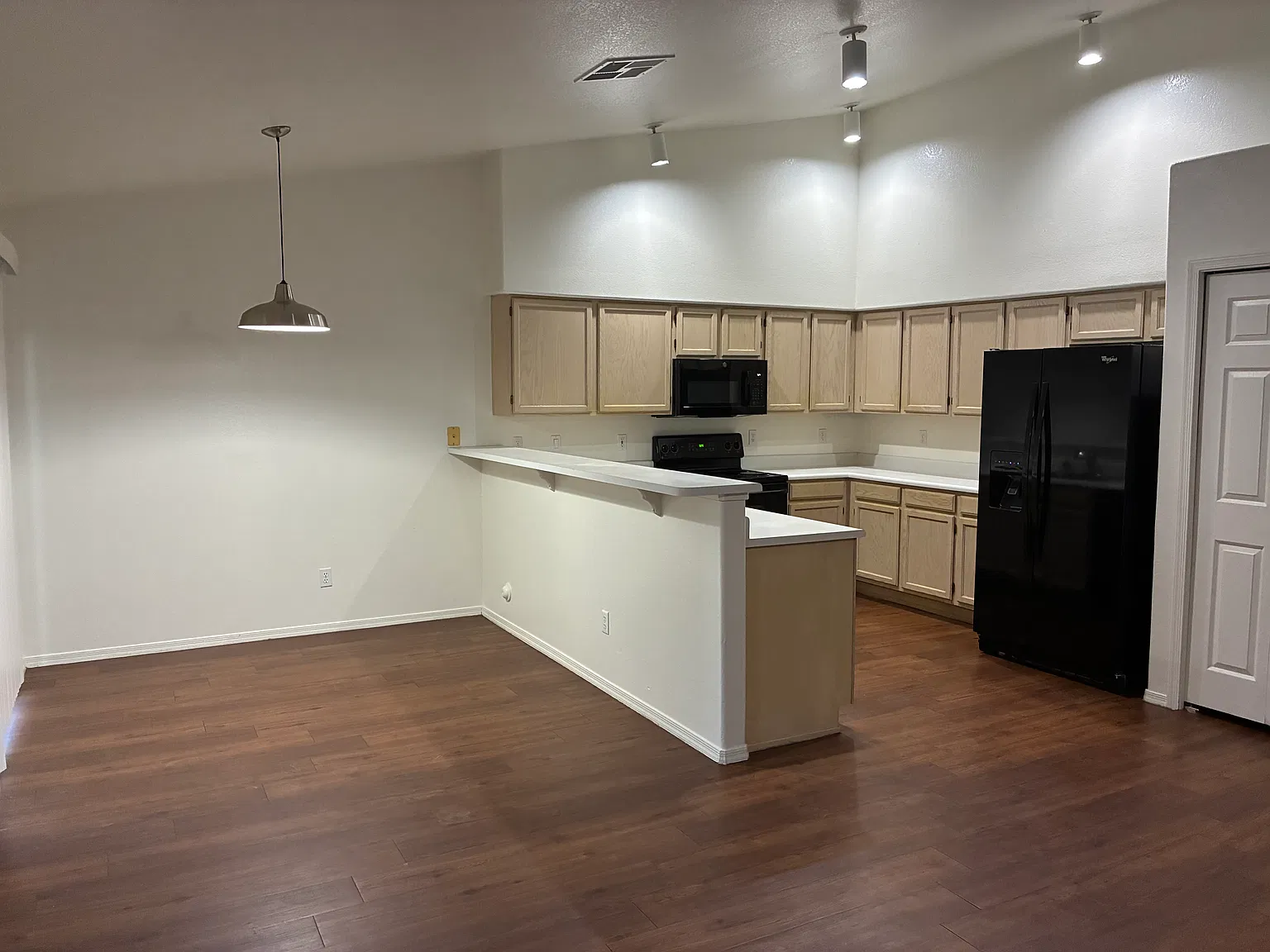 3 bed, 1310 sqft, $1,995 — Photo 4