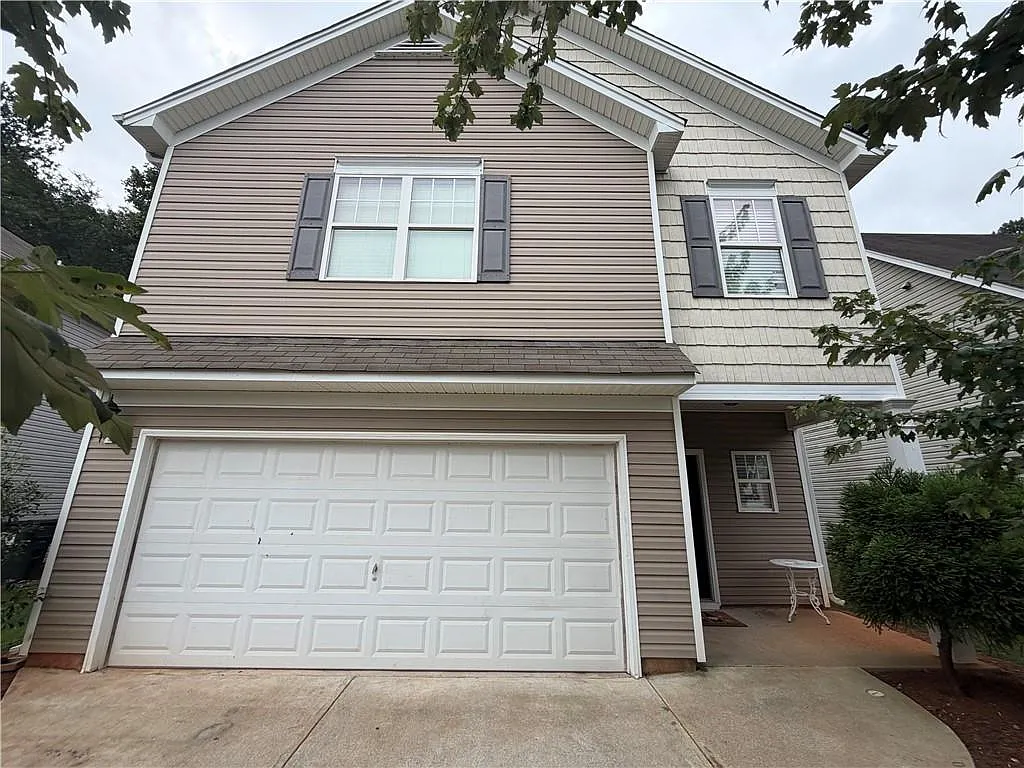 4 bed, 2.5 bath, 1645 sqft, $2,500 — Photo 3