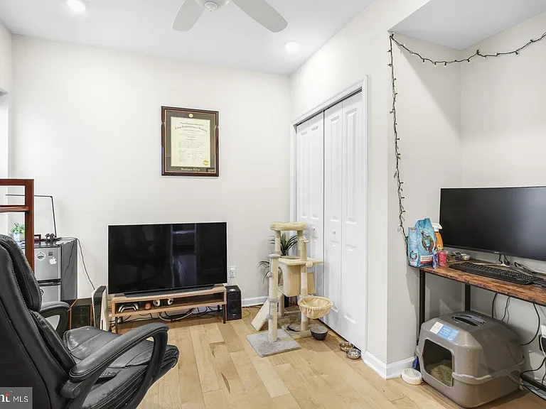 1431 Poplar St #D — Photo 9
