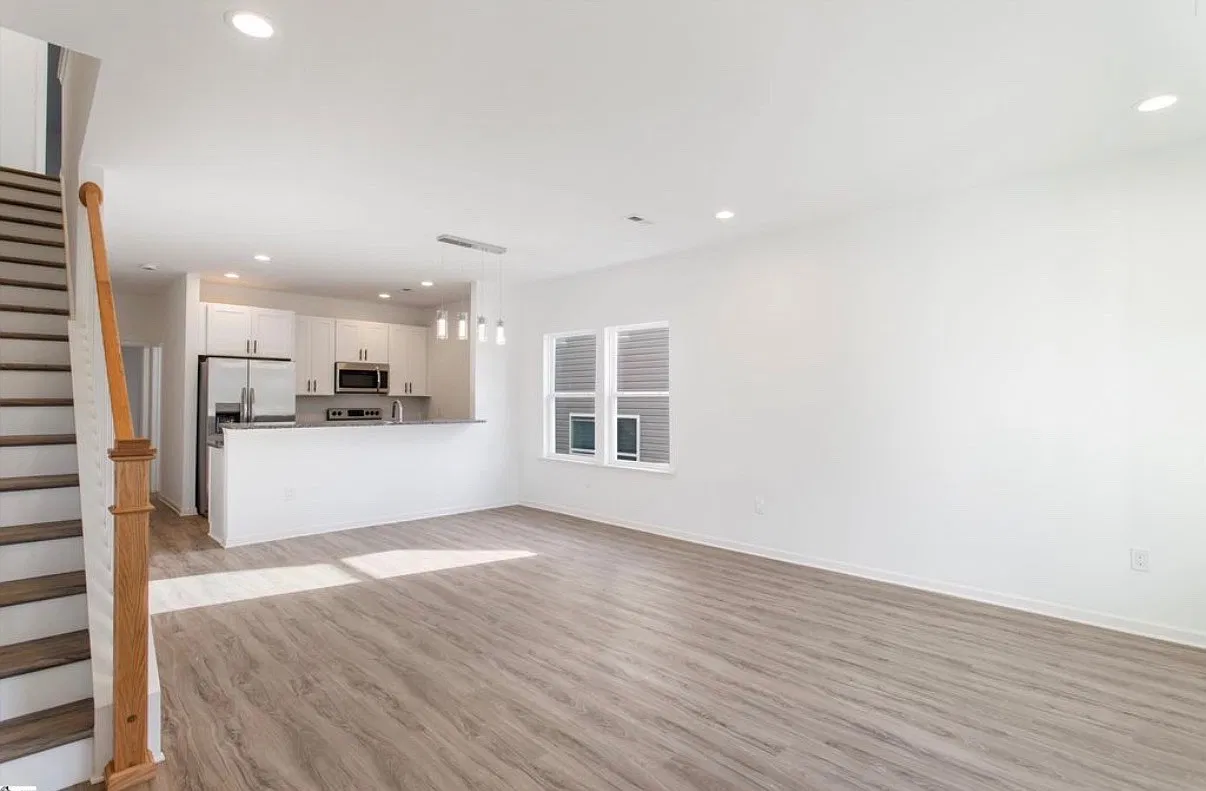 3 bed, 3000 sqft, $2,000 — Photo 3