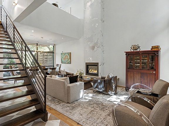 4th image of 4327 Travis St
