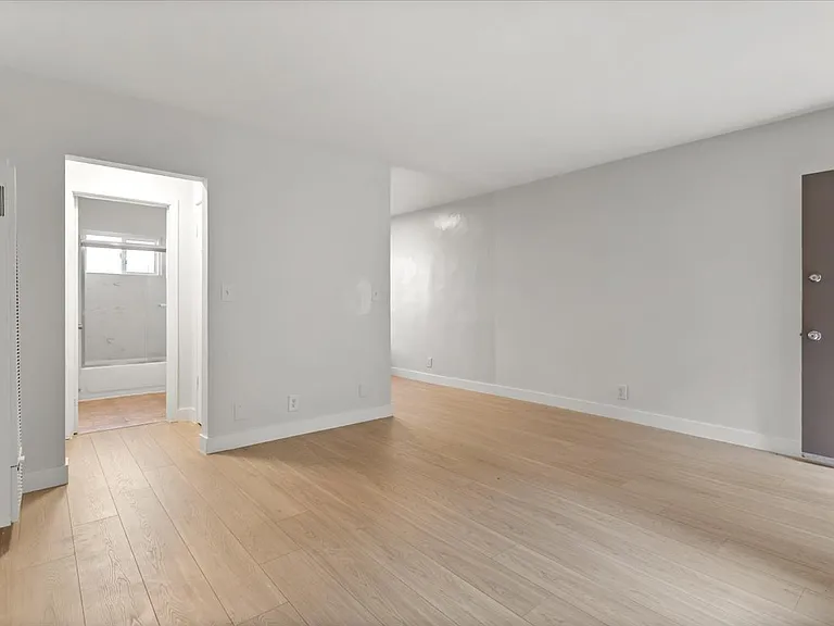 685 S Coronado St #207 — Photo 6