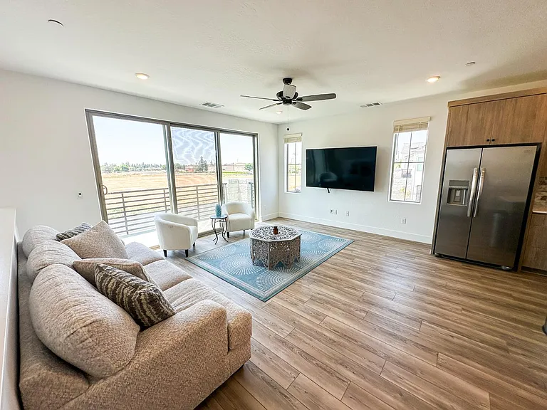 546 W Mahogany Ln — Photo 7