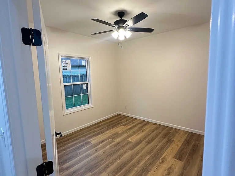 1104 Main St — Photo 12