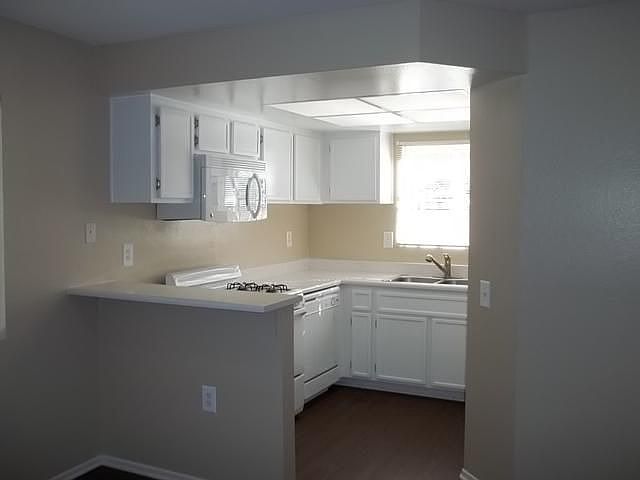 2nd image of 2207 Sea Cliff Way