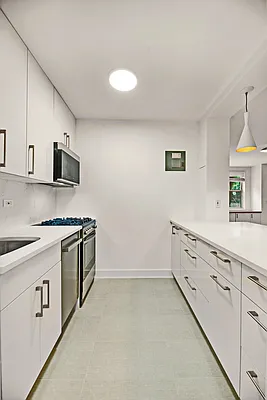 Rented by Bond New York | media 76