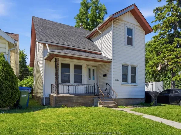 1596 College Ave, Windsor, ON N9B 1M1