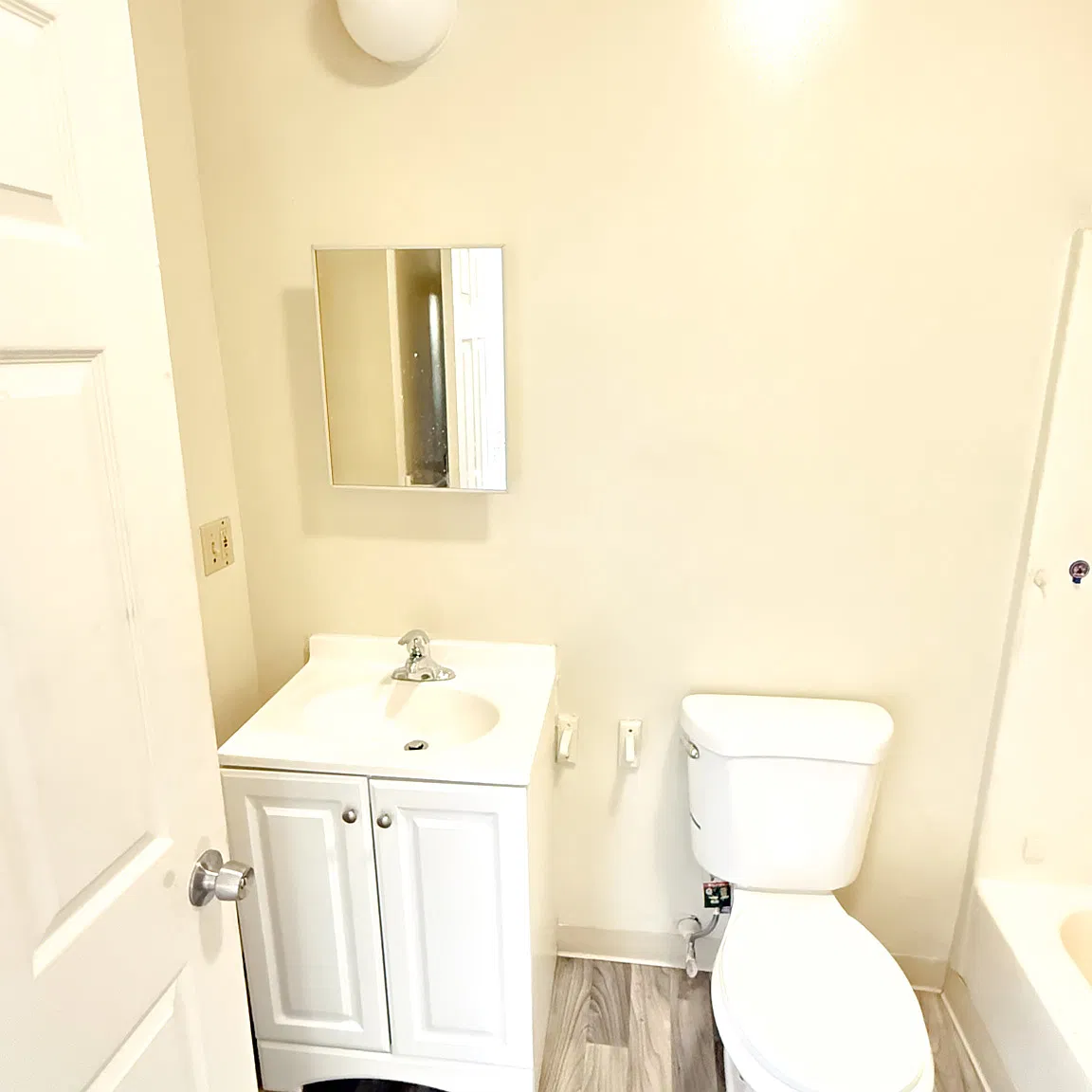 1 bed, 900 sqft, $1,200 — Photo 4