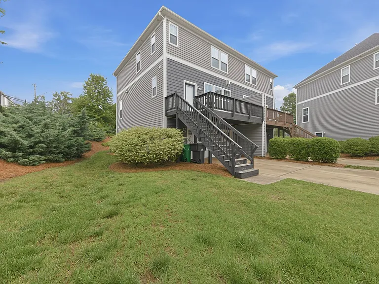 1502 Sharon Rd W — Photo 38