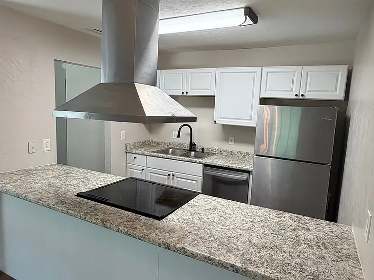 653 Holyoke Court — Photo 11