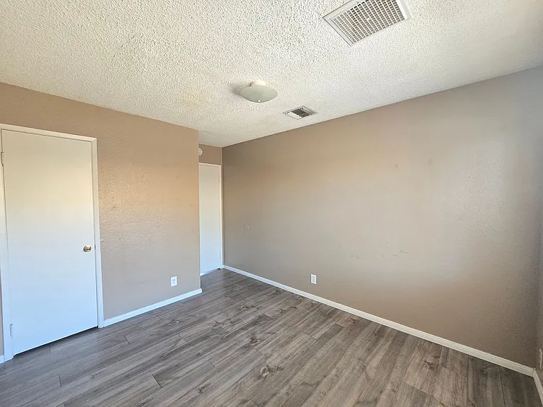 413 S Sunset Ave — Photo 5