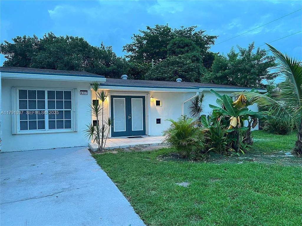 4 bed, 2.0 bath, 1530 sqft, $3,500 — Photo 2