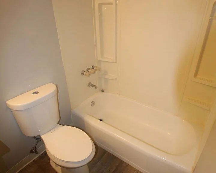 Cascade Court Apartments — Photo 7