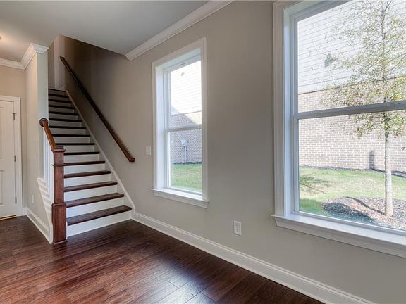 3rd image of 305 Southpark Ln
