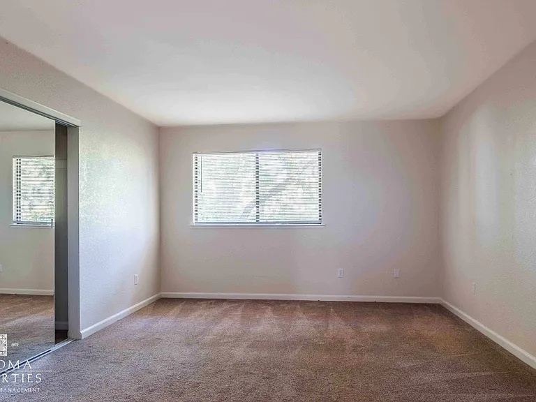 114 Melody Ct — Photo 59