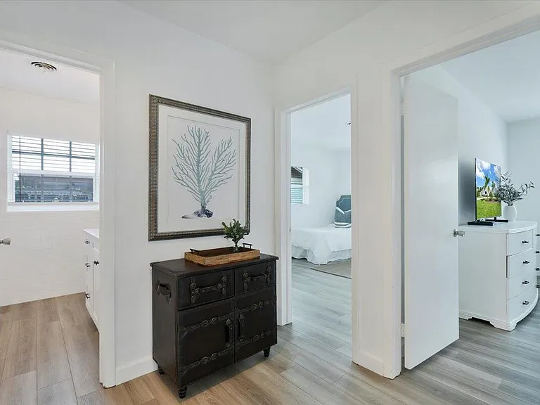 76 Fairview W — Photo 14