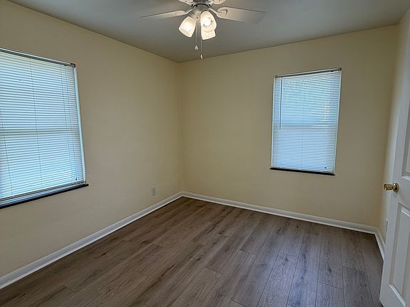 3rd image of 9809 Ravensbrook Dr