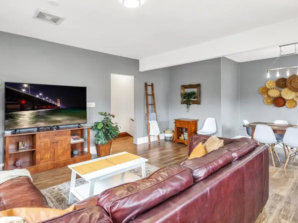 3041 N Oakland AVENUE #3043, Milwaukee, WI 53211