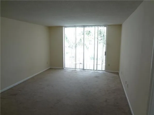 492 NW 165th St #C314, Miami Gardens, FL 33169