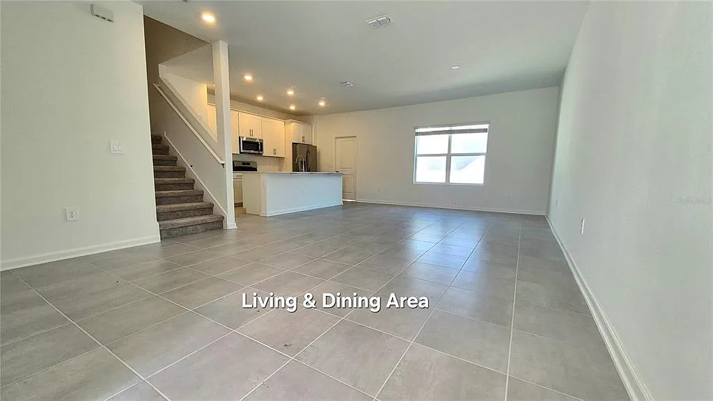 4 bed, 2.5 bath, 2000 sqft, $2,500 — Photo 2