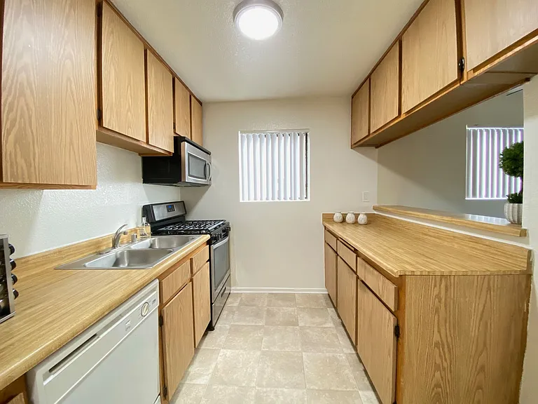 Royal Hazeltine Villas — Photo 4
