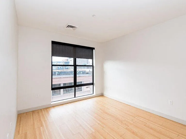 West Square Apartments — Photo 124