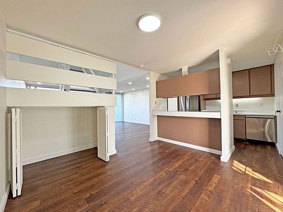 4th image of 95-325 Kahikinui Ct APT 226