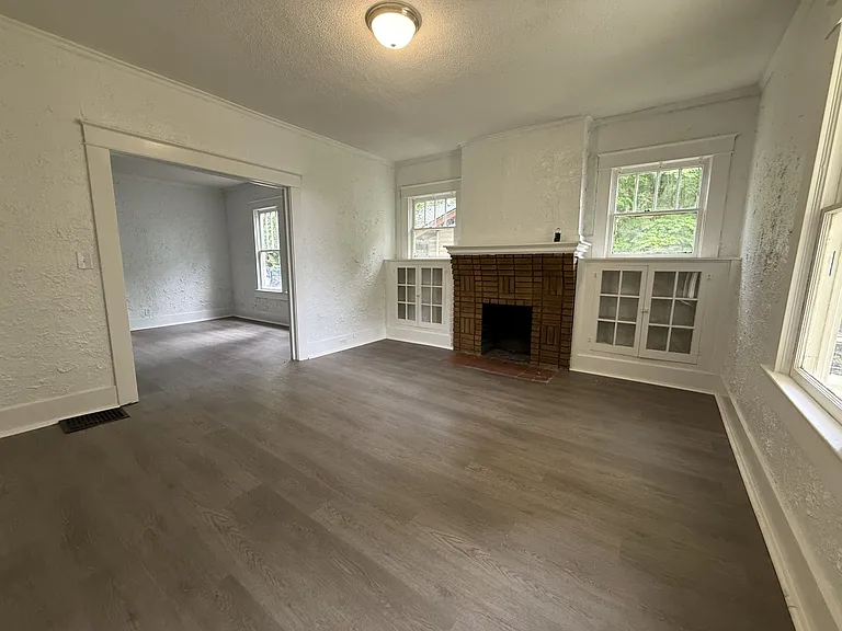 2720 23rd St W — Photo 2